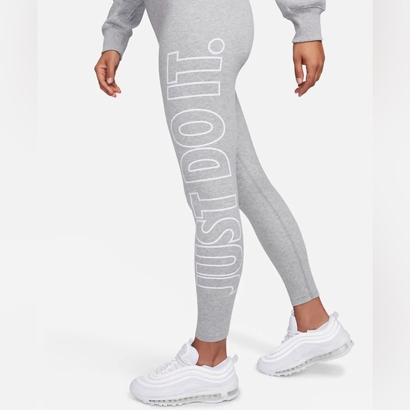 Nike Pants - Nike Sportswear Classics
Women's Graphic High-Waisted Leggings